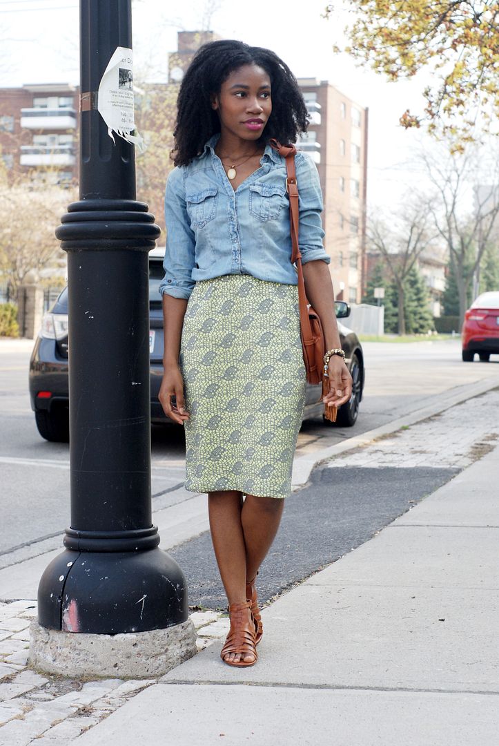 what to wear with a patterned skirt
